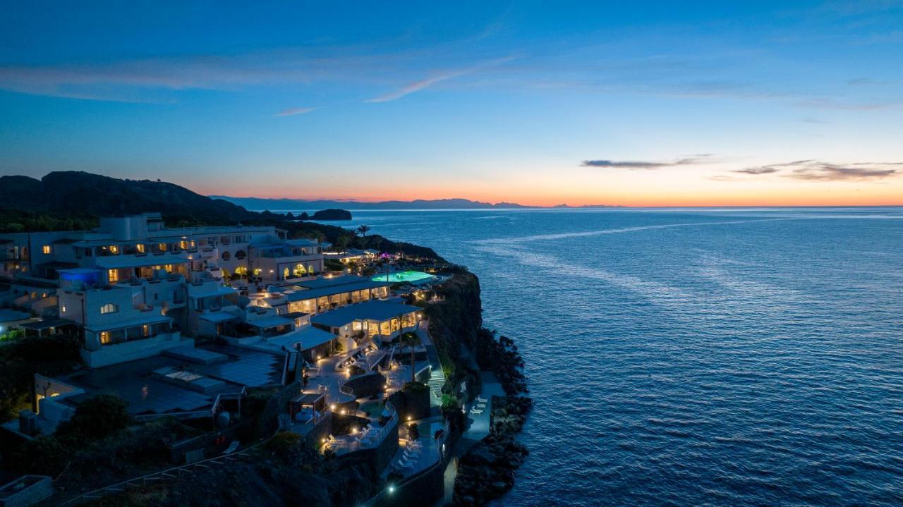 Therasia Sea And - The Leading Of The World 5*
