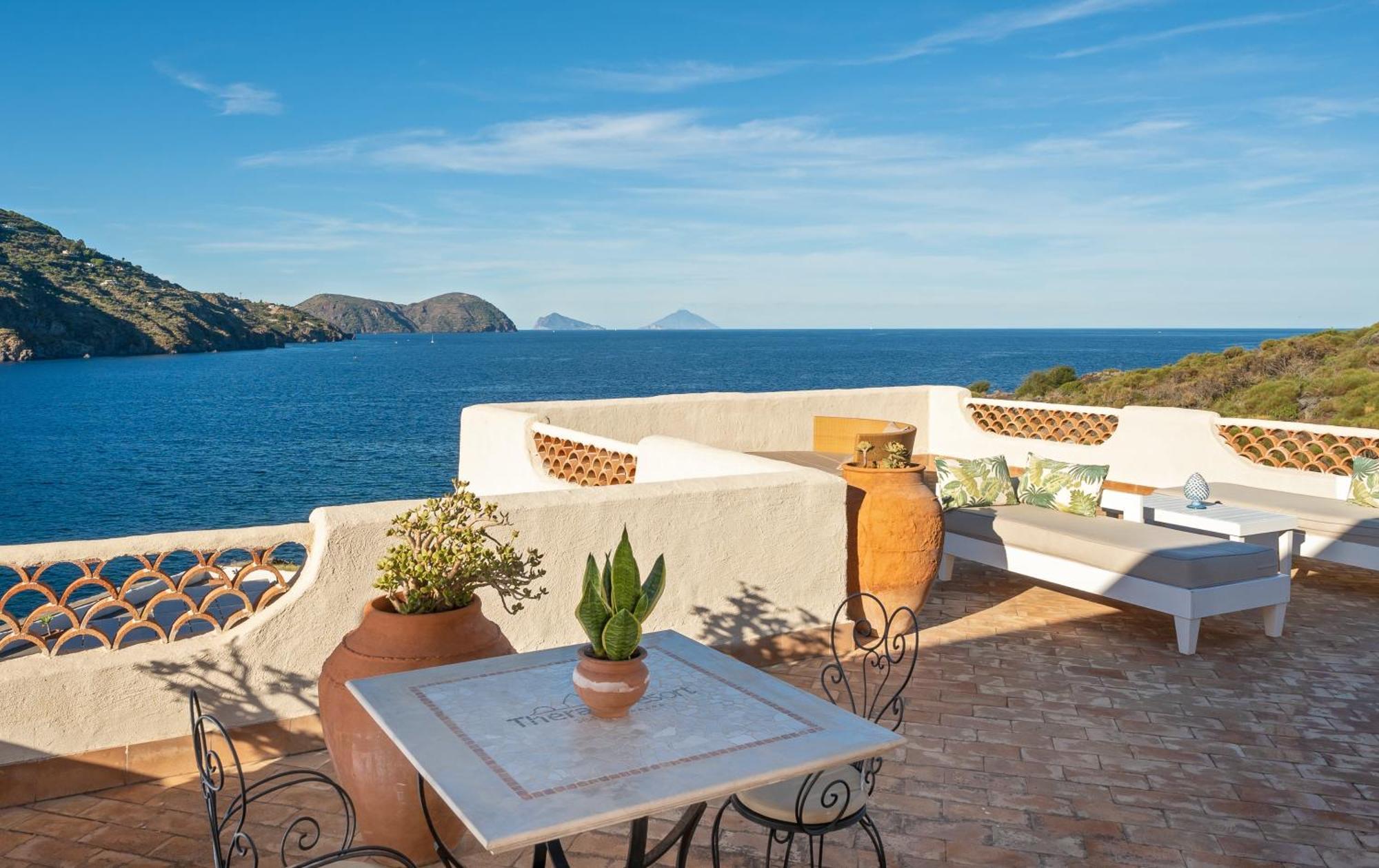 Therasia Sea And - The Leading Of The World 5*