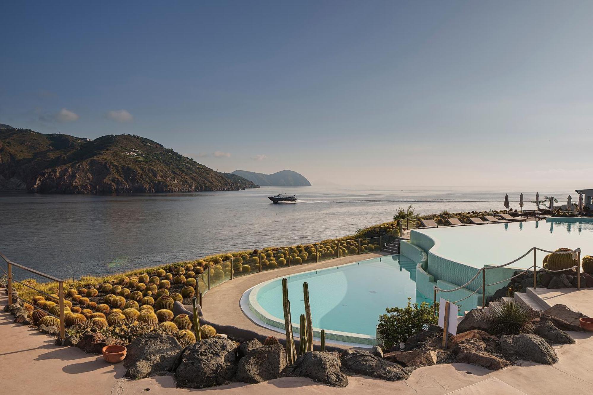 Therasia Sea And - The Leading Of The World Hotel