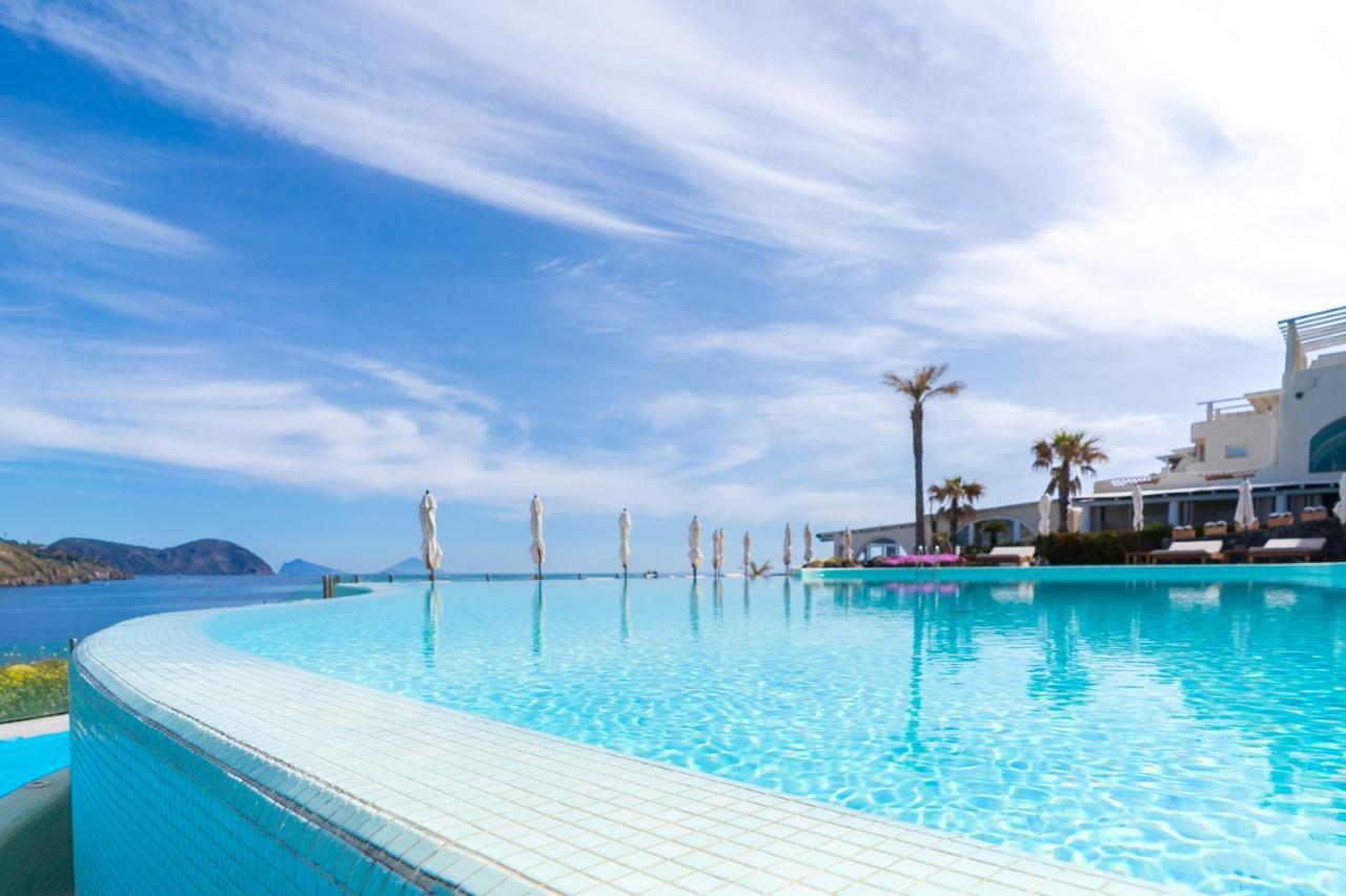 Therasia Sea And - The Leading Of The World 5*