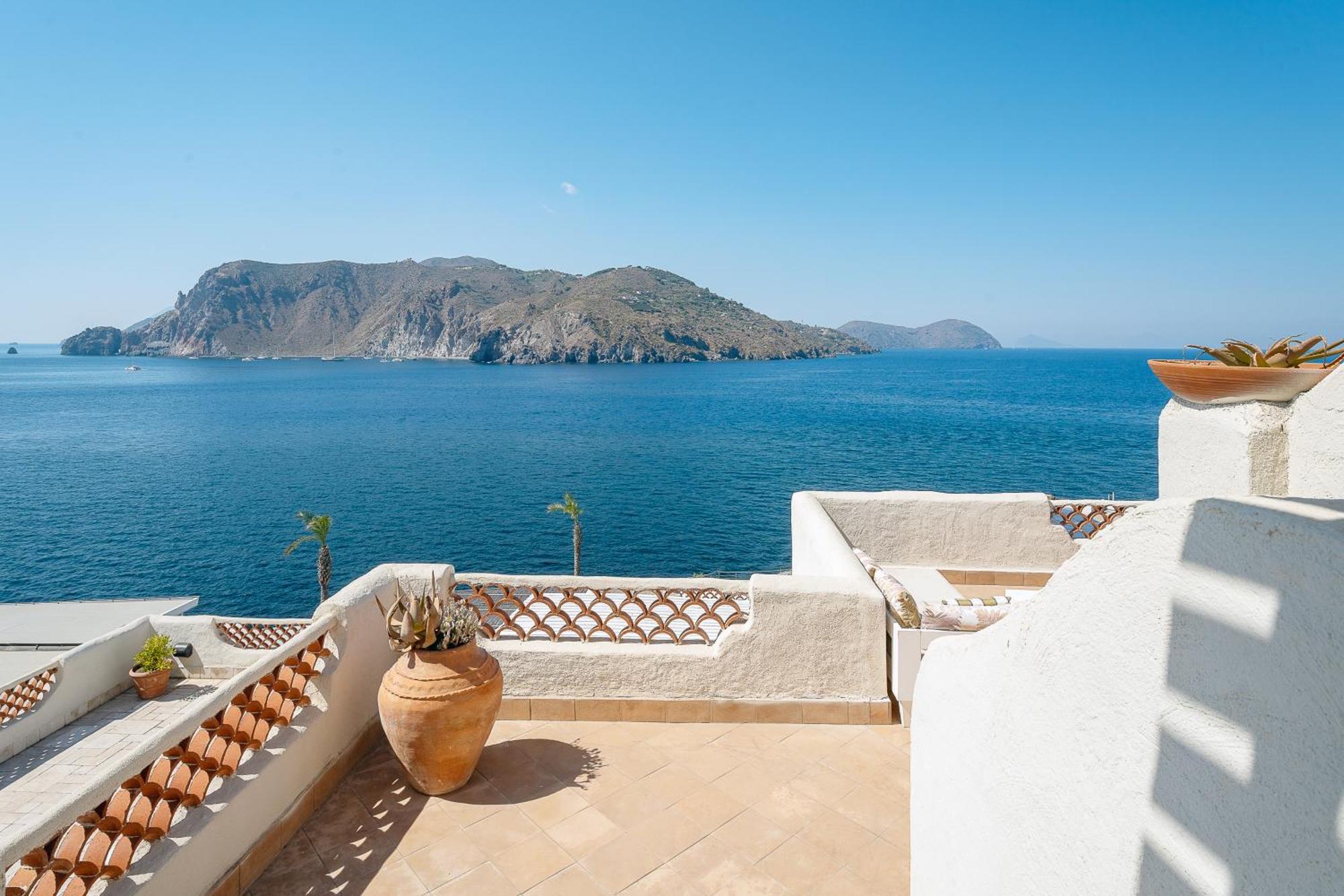 Therasia Sea And - The Leading Of The World Hotel